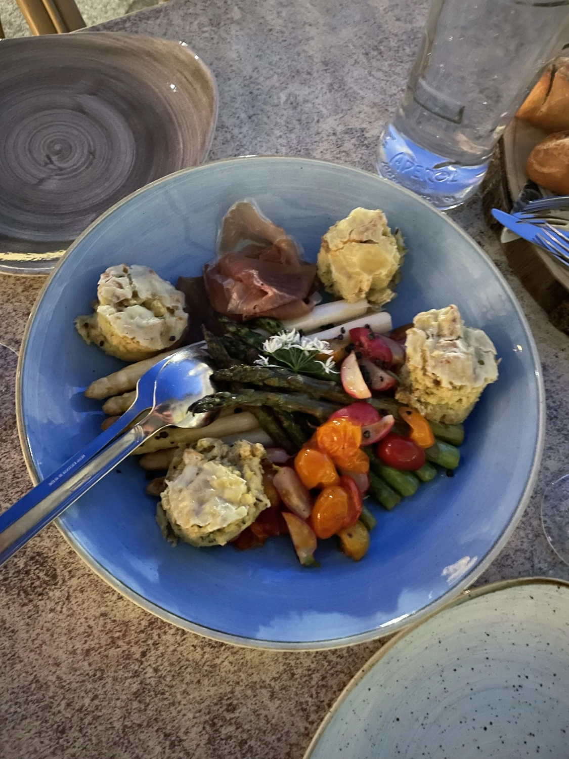Saibling/Spargel/Quetschkartoffeln von Küchenchef Alexander Junker